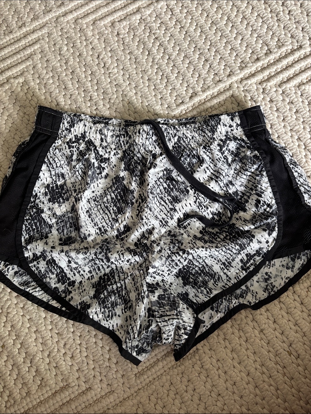 Victoria's Secret PINK Ultimate Running Shorts – Snakeskin – Size M